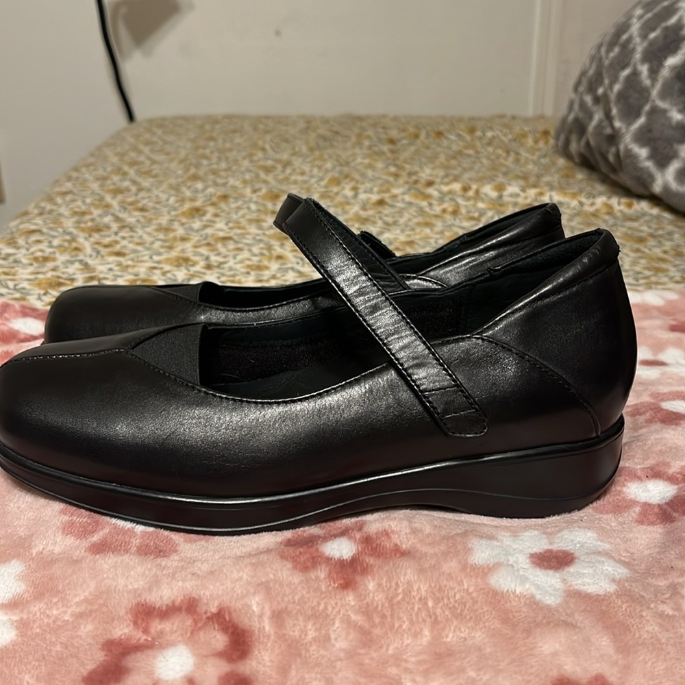 New, no tags 38W
